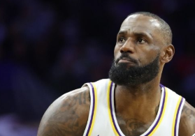 NBA直播球员评价:凯特琳·克拉克说勒布朗·詹姆斯是史上最佳球员，但尼古拉·约基奇是她最喜欢的球员。